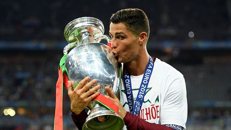 Cristiano Ronaldo - Siêu sao bóng đá