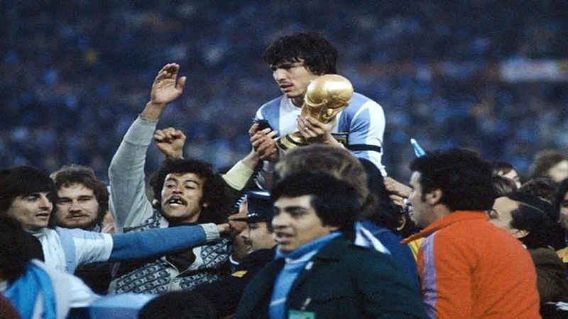 Mario Kempes trong màu áo đội tuyển Argentina