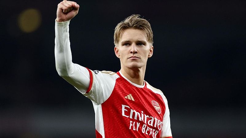 Martin Odegaard thể hiện vai trò đội trưởng