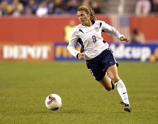 Mia Hamm - Biểu Tượng Bóng Đá Nữ